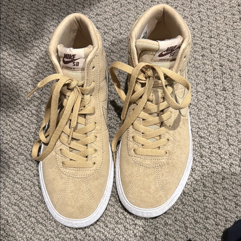 Nike SB High-Top Sneakers in Tan camel